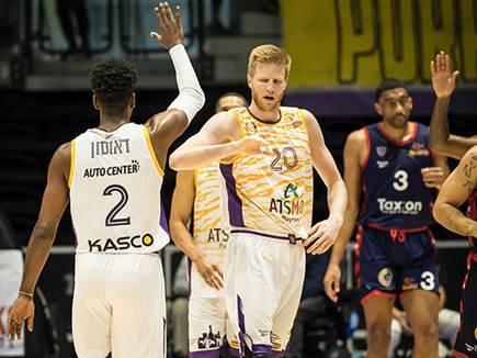 עם הפנים קדימה (עודד קרני)