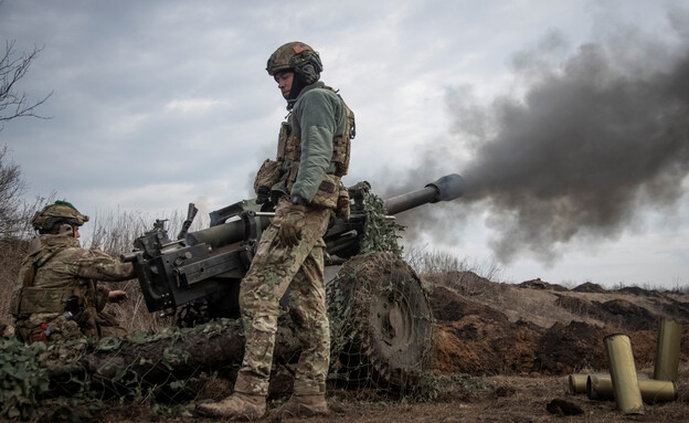 הלחימה בבאחמוט במזרח אוקראינה (צילום: רויטרס)
