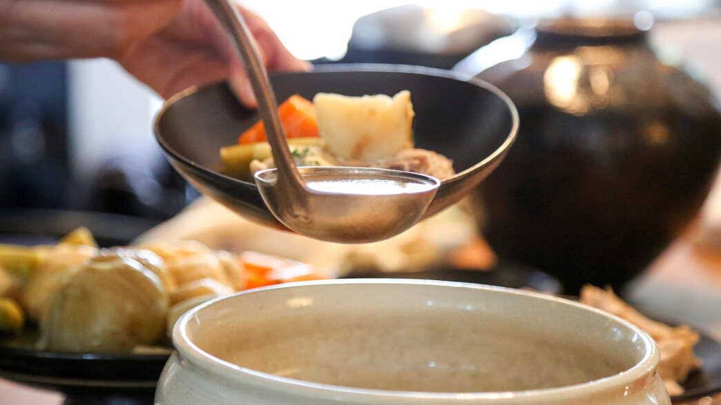 מרק עוף עם קניידלך רותי ברודו מרק עוף עם קניידלך רותי ברודו