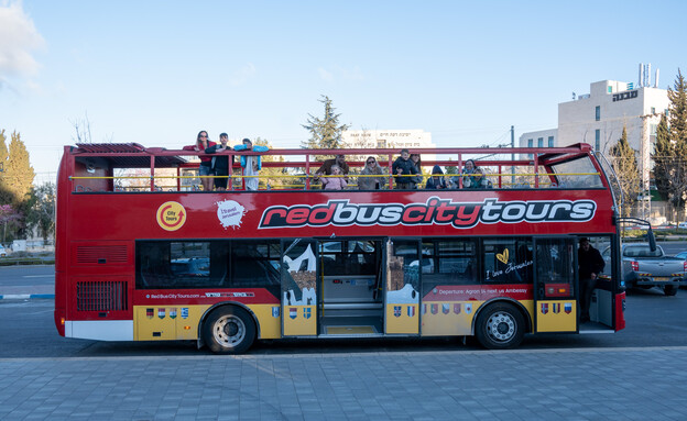 אוטובוס אדום בירושלים (צילום: דנה חפצדי ירושלים שלי)