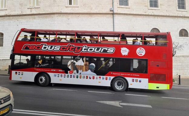אוטובוס אדום ירושלים (צילום: דנה חפצדי ירושלים שלי)