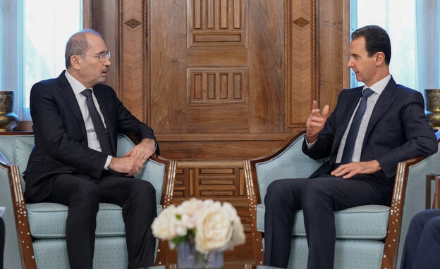 נשיא סוריה אסד עם שר החוץ של ירדן (צילום: רויטרס)