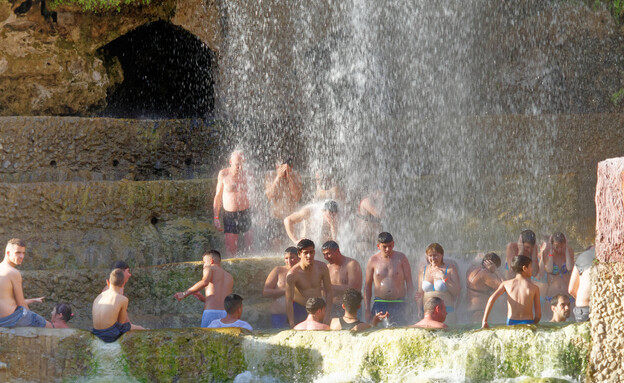 מפל מעיינות חמים מלון ירדן (צילום: Sergey Denisenko, shutterstock)