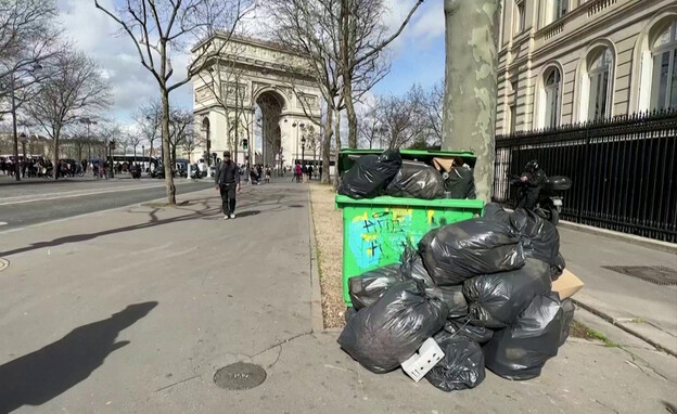 לכלוך וזבל ברחובות פריז (צילום: רויטרס)