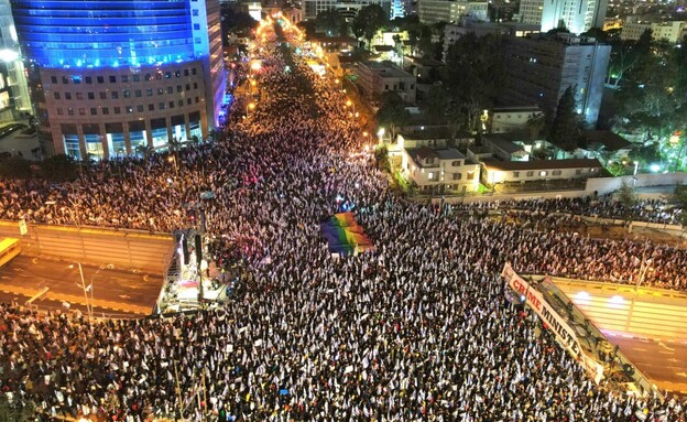 הפגנה נגד המהפכה המשפטית, תל אביב (צילום: אמיר גולדשטיין)
