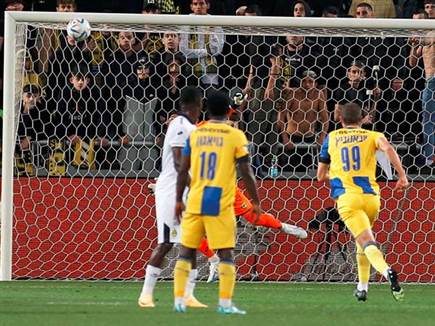 הכדור בדרך לחיבור של ניצן (אלן שיבר)