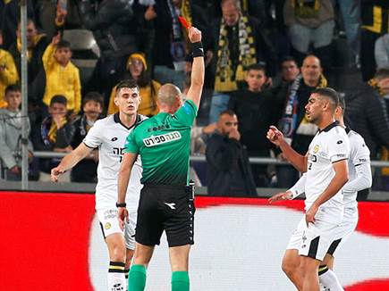 גם הוא לא סיים את המשחק. שלמה (אלן שיבר)