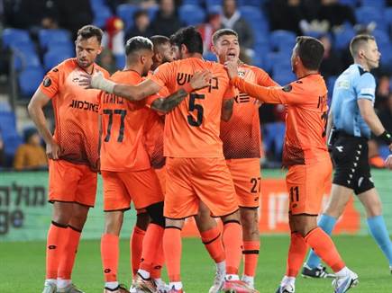 שחקני נס ציונה חוגגים שלוש נקודות כל כך חשובות (קרני)