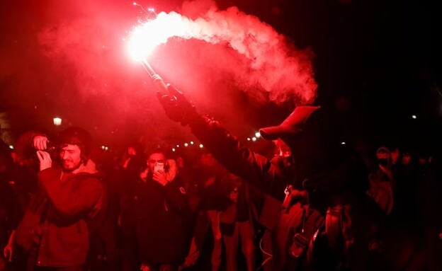 מהומות אלימות בצרפת במחאה על רפורמת הפנסיות (צילום: רויטרס)