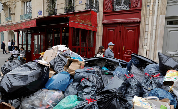 אשפה ברחובות פריז (צילום: רויטרס)