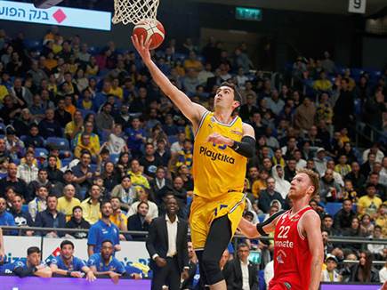 הפער במחצית הראשונה הלך וגדל (צילום: אלן שיבר)