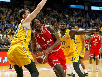 ההפרש ירד לשתי נקודות בלבד (צילום: אלן שיבר)