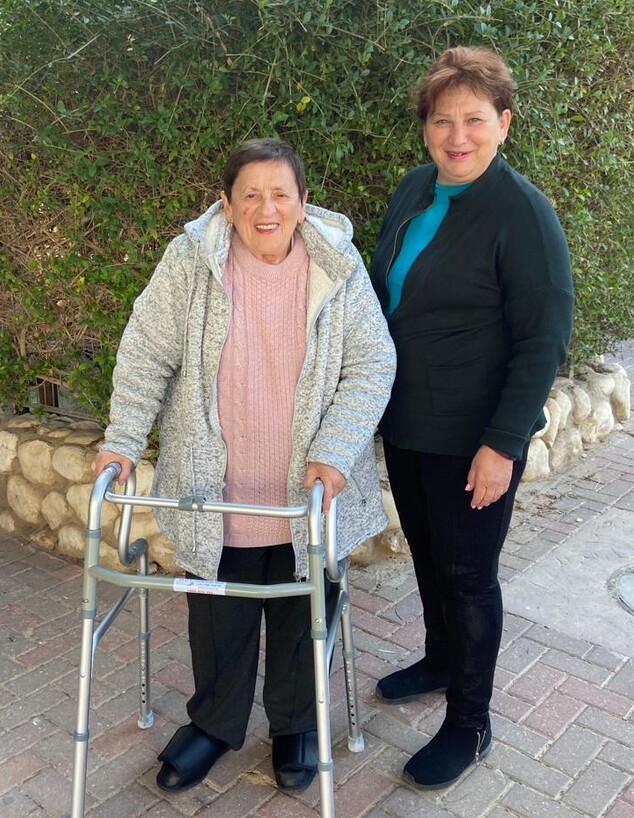 אנה בלכר ואמיליה מטריקין 