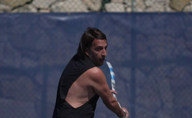 אליקו במגרש הטניס (צילום: מתוך 