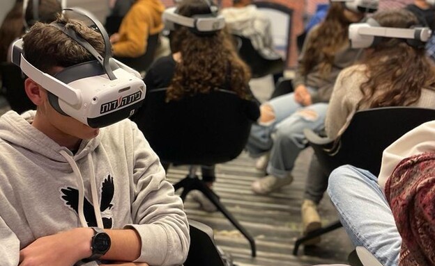 סיור VR באושוויץ ב"בית העדות" במושב ניר גלים (צילום: מוזיאון "בית העדות", מושב ניר גלים)