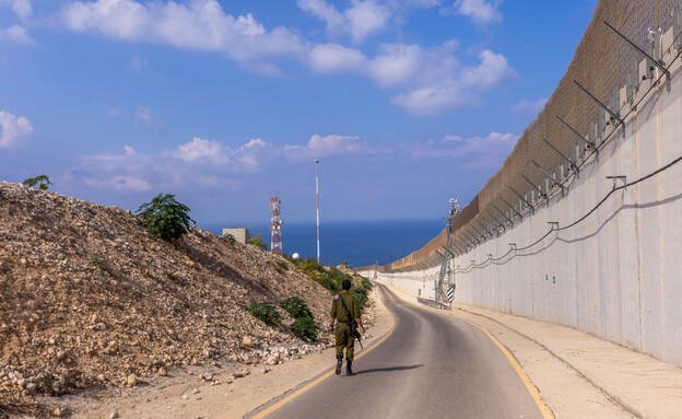חייל בגבול עם לבנון