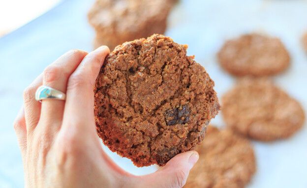 עוגיות גרנולה עם חמאת בוטנים ושוקולד צ'יפס
