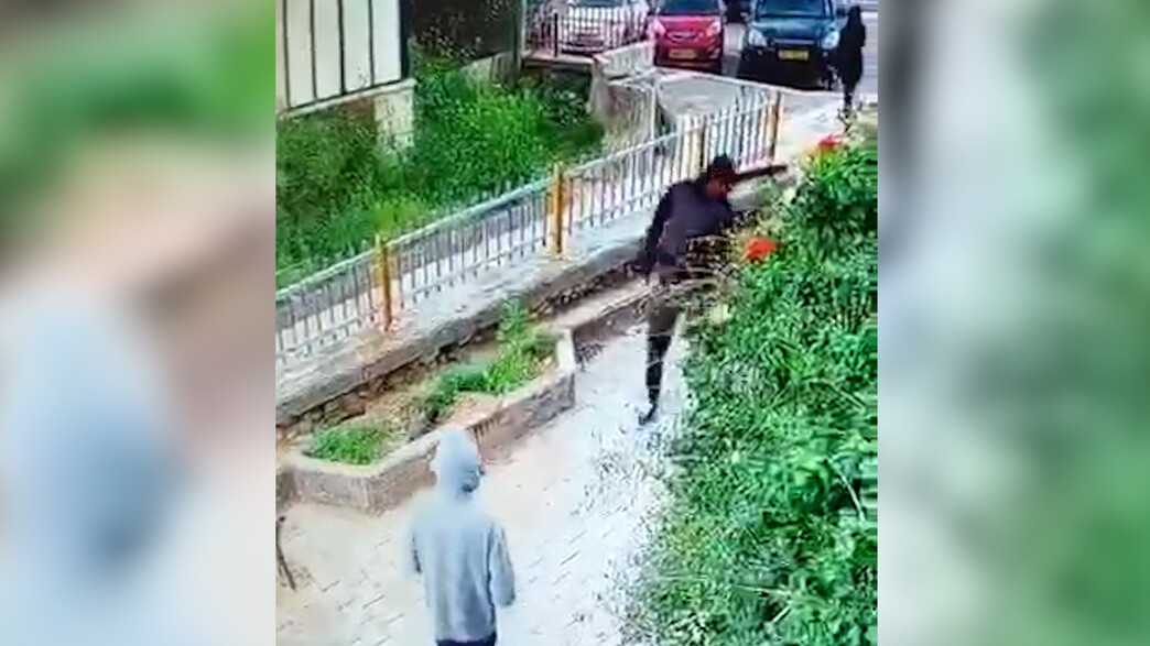 האחים גיבטו נראים מנתקים מצלמות אבטחה האחים גיבטו נראים מנתקים מצלמות אבטחה