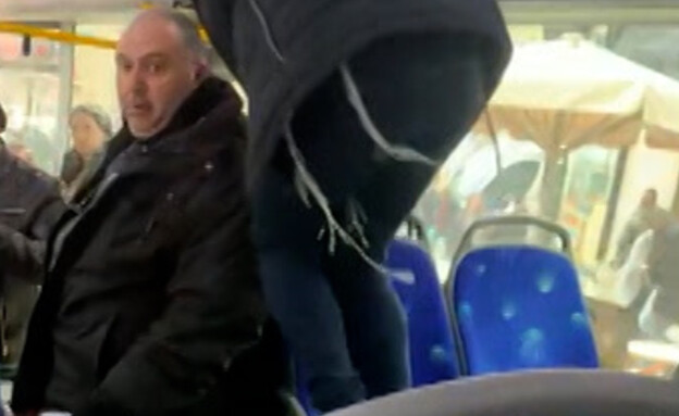 הפקח שהותקף באלימות באוטובוס על ידי נוסע (צילום: מתוך "חדשות הבוקר" , קשת 12)