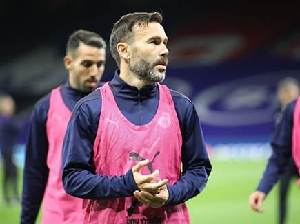 עמד בכל הביקורות (אלן שיבר)