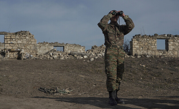 חייל בצבא ארמניה בנגורנו קרבאך (צילום: רויטרס)