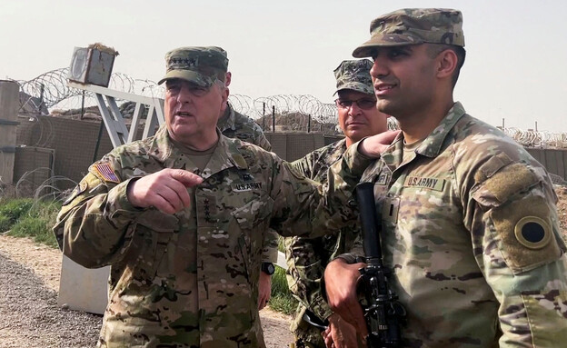 מארק מילי, מפקד צבא ארה"ב, בביקור הכוחות בסוריה (צילום: רויטרס)