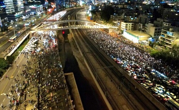 בעקבות פיטורי גלנט- צומת קפלן חסומה (צילום: אמיר גולדשטיין)