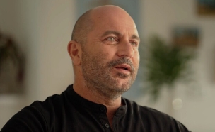 "תומר מאוד אוהב את עצמו, חושב שהוא הכי טוב" (צילום: מתוך "לגופו של עניין", +12)