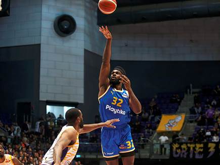 25 ריבאונדים בהתקפה (אלן שיבר)