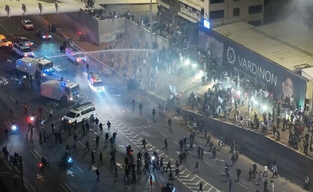 עימותים בין כוחות משטרה למפגינים בתל אביב