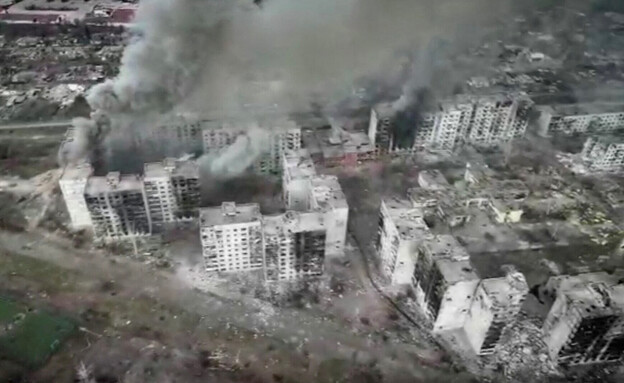 הלחימה בעיר באחמוט, מזרח אוקראינה (צילום: רויטרס)