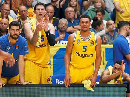 כדורסל גדול של הצהובים במחצית הראשונה (אלן שיבר)