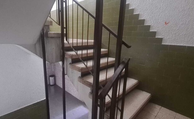 גרם המדרגות בו נרצח נתנאל אהרון ז"ל (צילום: N12)