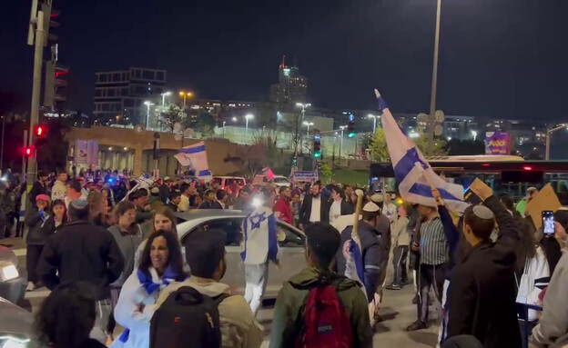 מפגינים בעד המהפכה המשפטית חוסמים כביש בירושלים
