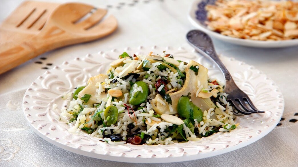 פילאף אורז וזעפרן עם לבבות ארטישוק טריים ופול ירוק פילאף אורז וזעפרן עם לבבות ארטישוק טריים ופול ירוק