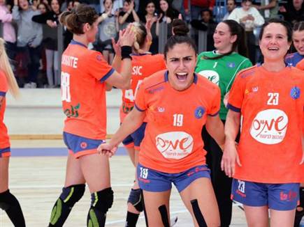 (הדר ואן קולא, איגוד הכדוריד)