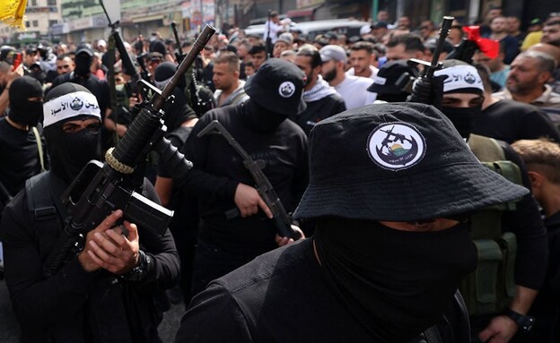 ''כנופיית'' החמושים משכם (צילום: JAAFAR ASHTIYEH/AFP/GettyImages)