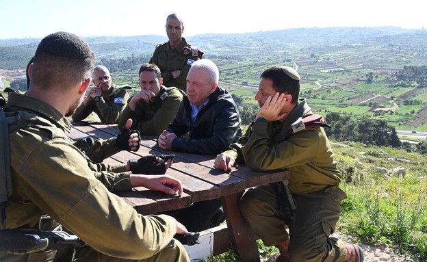 Savunma Bakanı Galant, Htmar Etzion'u ziyaret ediyor (Fotoğraf: Ariel Harmoni, Savunma Bakanlığı)