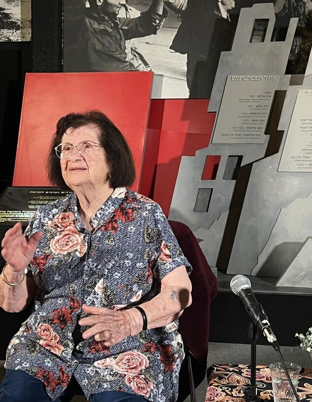 הסופרת והמשוררת הלינה בירנבאום (צילום: עמותת מצעד החיים)