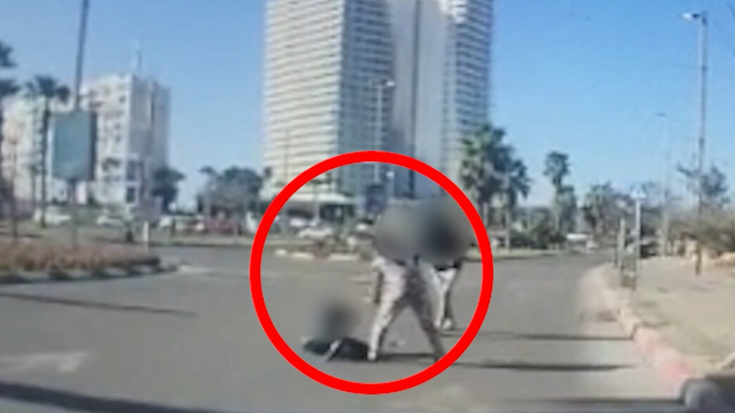 אח ואחות מתנגשים ברכב בבת ים ויוצאים להכות את הנהג