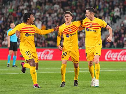 לבנדובסקי השלים צמד (Aitor Alcalde/Getty Images)