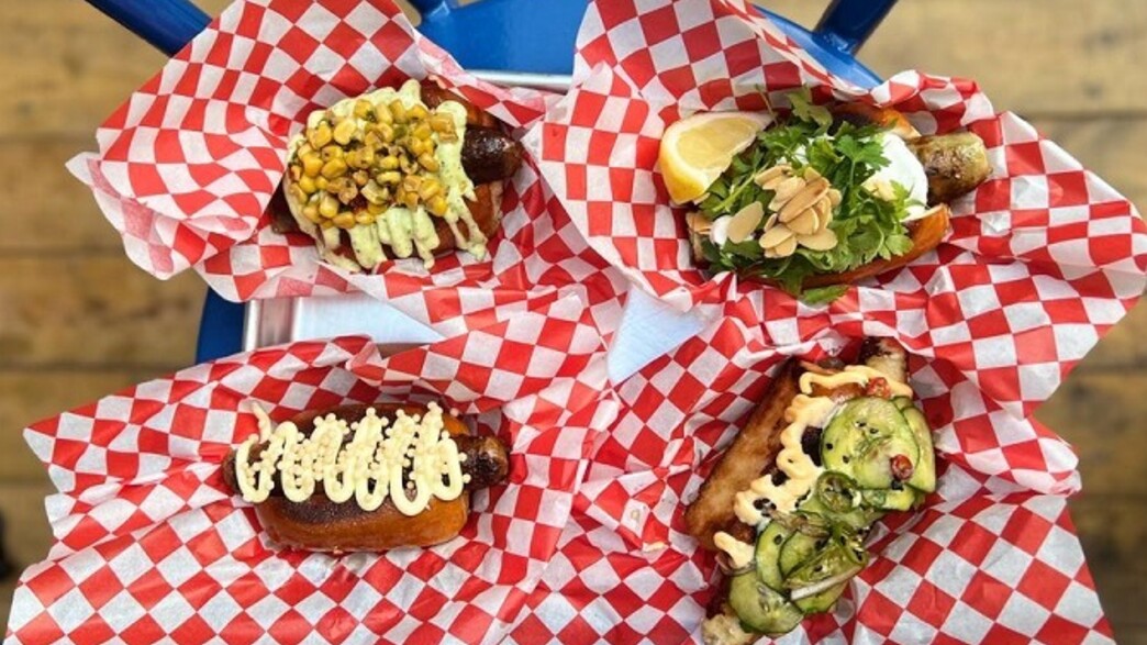 כל 4 הנקניקיות בתמונה קבוצתית כל 4 הנקניקיות בתמונה קבוצתית