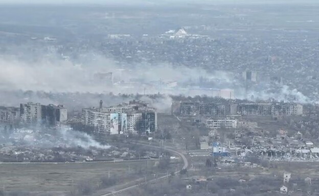 הלחימה בעיר באחמוט במזרח אוקראינה (צילום: reuters)