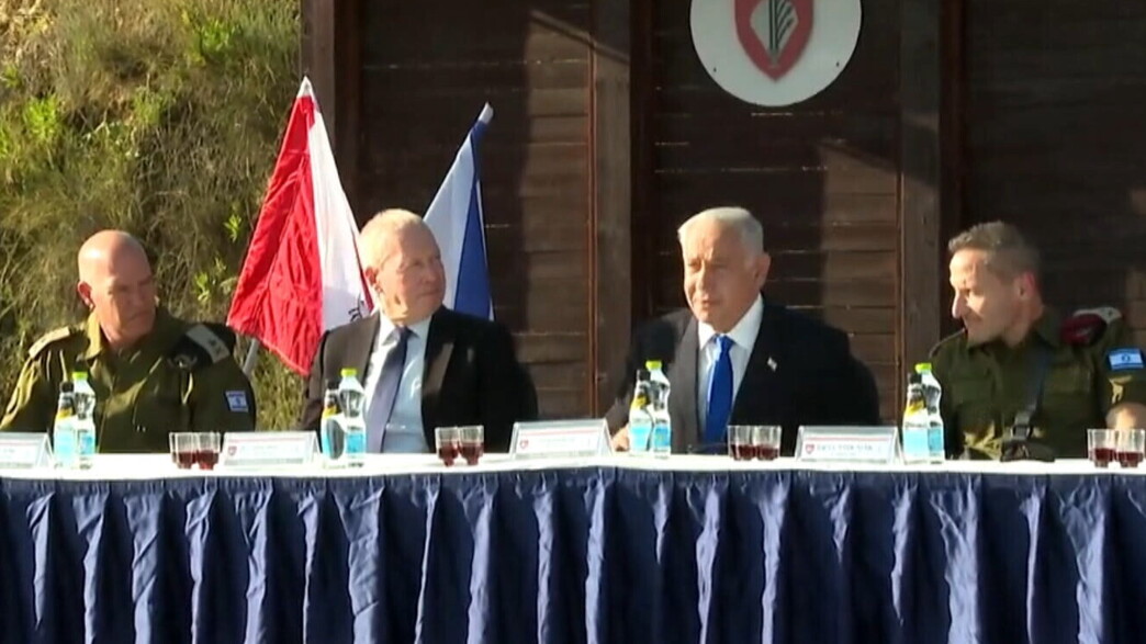 נתניהו וגלנט יושבים יחד בהרמת כוסית לכבוד החג