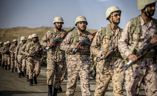 חיילים איראנים (צילום: ap)