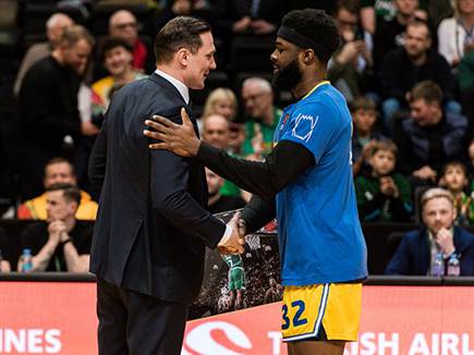 ניבו זכה לטקס מהאקסית (ז'לגיריס)