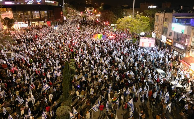 מפגינים בחיפה (צילום: דרור גלבוע)