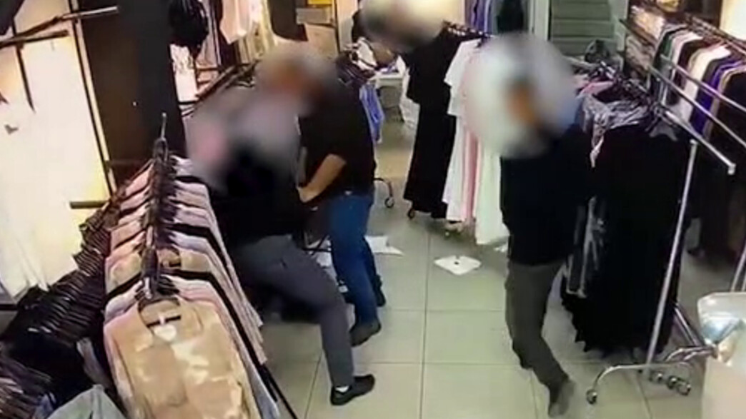 תקיפה בחנות בתל אביב (צילום: דוברות המשטרה)