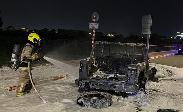שני פצועים קשה בפיצוץ רכב בלוד (צילום: תיעוד מבצעי כבאות והצלה)