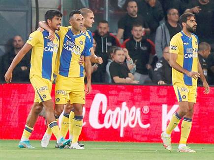 דור פרץ כבש ראשון (צילום: אלן שיבר)